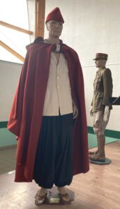 Uniforme de spahis prêté par l’association du Souvenir du Général Leclerc de Hauteclocque